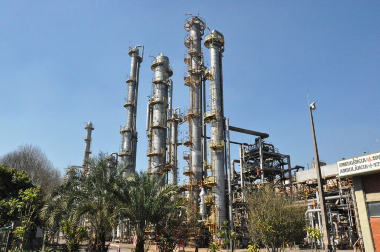 Processo seletivo de subsidiária da Petrobras oferece 126 vagas e salários de até R$ 8,2 mil